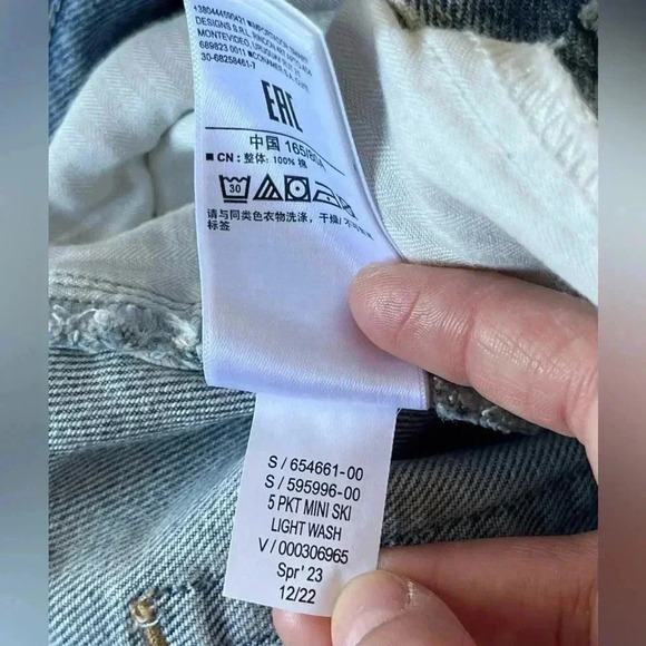 NWOT Women’s Gap “Icon Denim Skirt” Five Pocket Mini Skirt Light Wash SIZE 31/12 - Picture 6 of 6